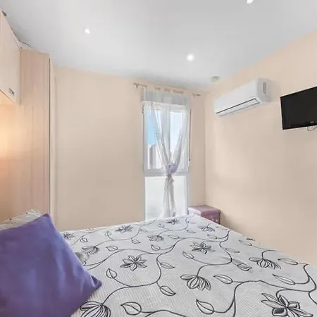 Apartamento Yovalu 1 Yovalu Con Balcon Yovalutres Con Piscina, Calle Parodi *